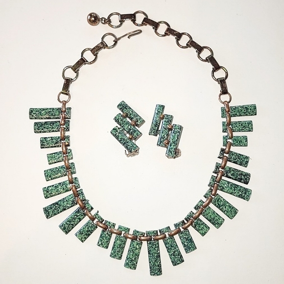 GREEN ENAMEL COPPER PLATED NECKLACE & EARRINGS - VINTAGE SET - Picture 11 of 11